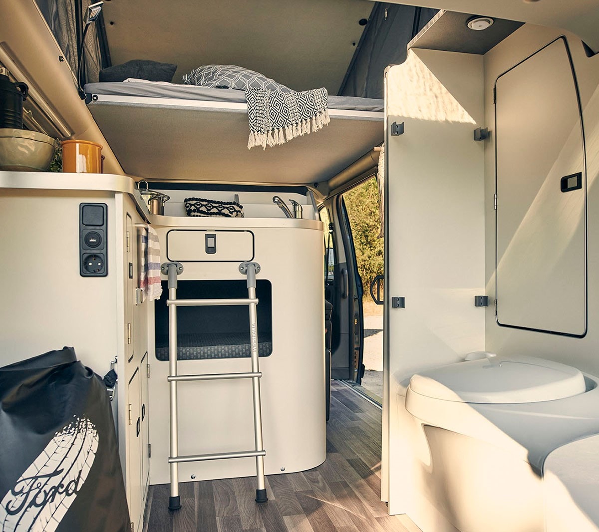 ford-nugget-eu-FORD_2020_NUGGET_PLUS_TILT_ROOF_18-9x8-1200x1066.jpg.renditions.extra-large